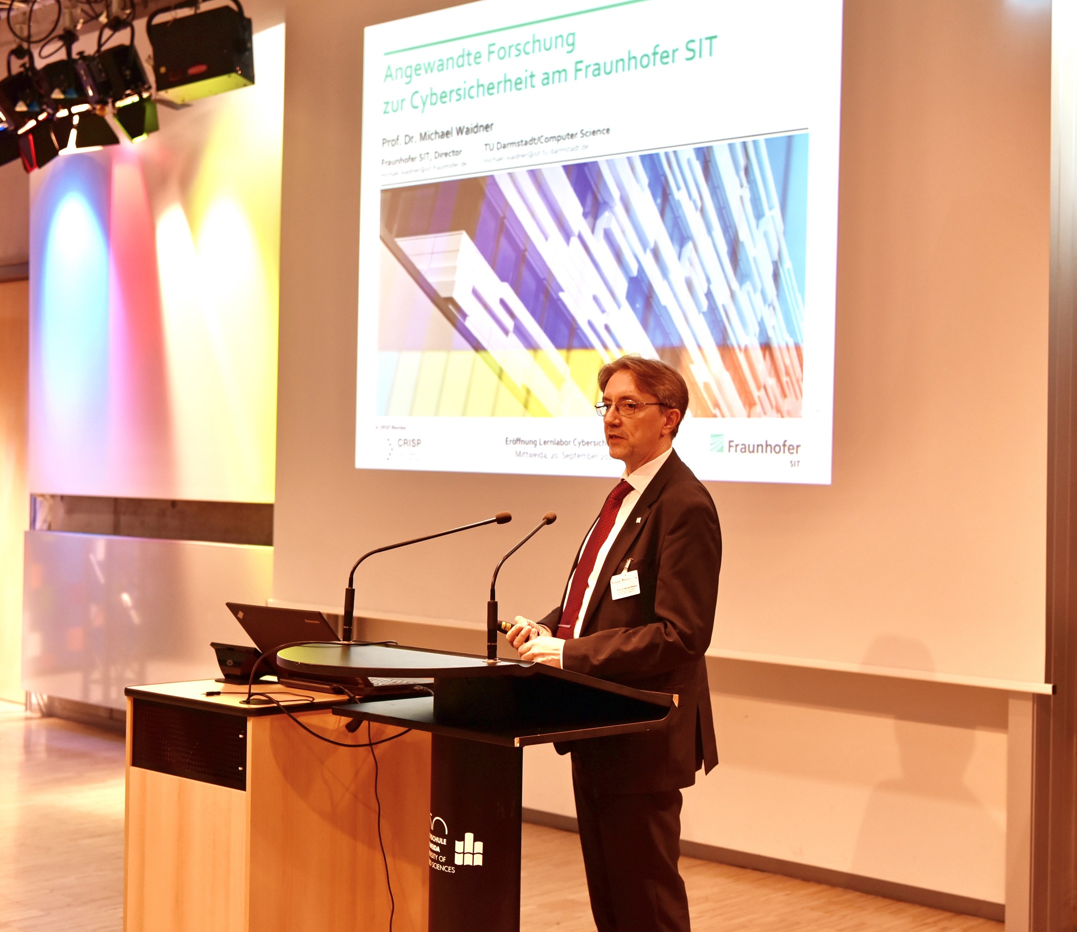 Professor Dr. Michael Waidner, Leiter des Fraunhofer-Instituts für Sichere Informationstechnologie SIT, bei der Lernlabor-Eröffnung.