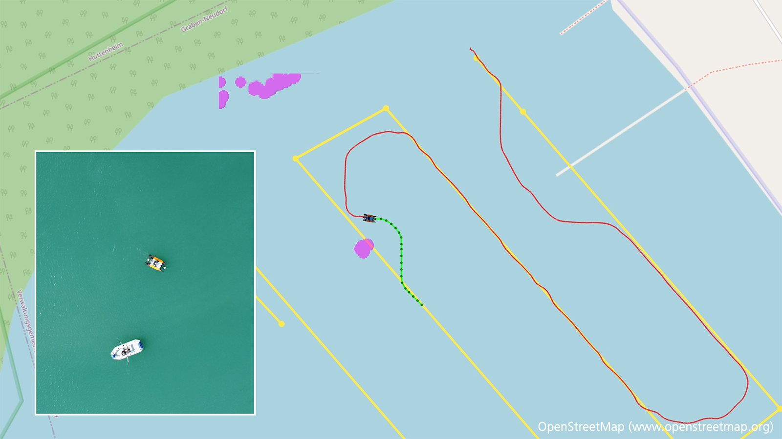 Das USV umfährt autonom ein auslaufendes Schlauchboot. In der Kartendarstellung sind der zur Kartierung geplante Weg (gelb), die tatsächliche Fahrstrecke (rot) und das in Echtzeit geplante Ausweichmanöver (grün) eingezeichnet.