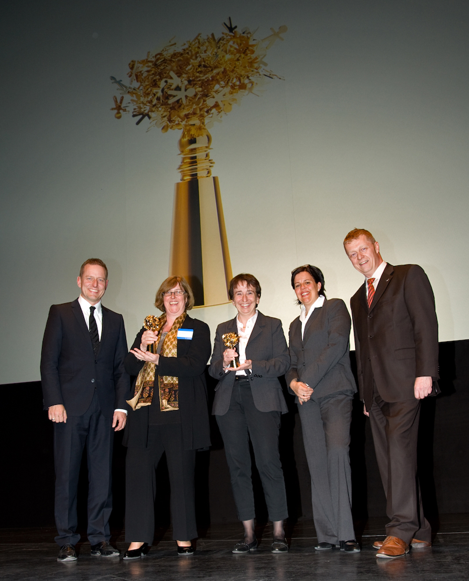 Elisabeth Ewen (Mitte) freute sich über den Randstad Award 