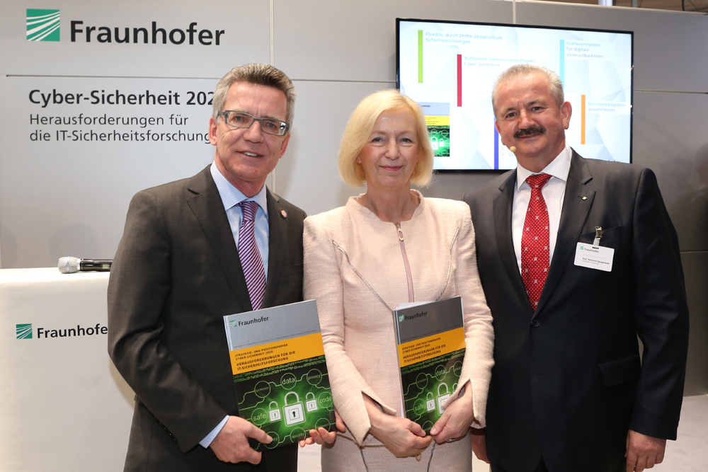 Handover of the Position Paper Cyber Security on 10.03.2014 at the CeBIT 2014: Federal Minister of the Interior Dr. Thomas de Maizière, Federal Science Minister Prof. Dr. Johanna Wanka and President of the Fraunhofer-Gesellschaft Prof. Dr. Reimund Neugebauer