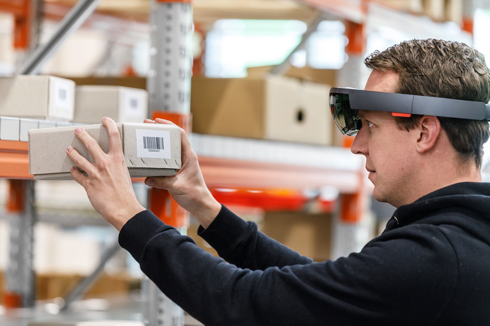 Augmented Reality assists packaging process in logistics.