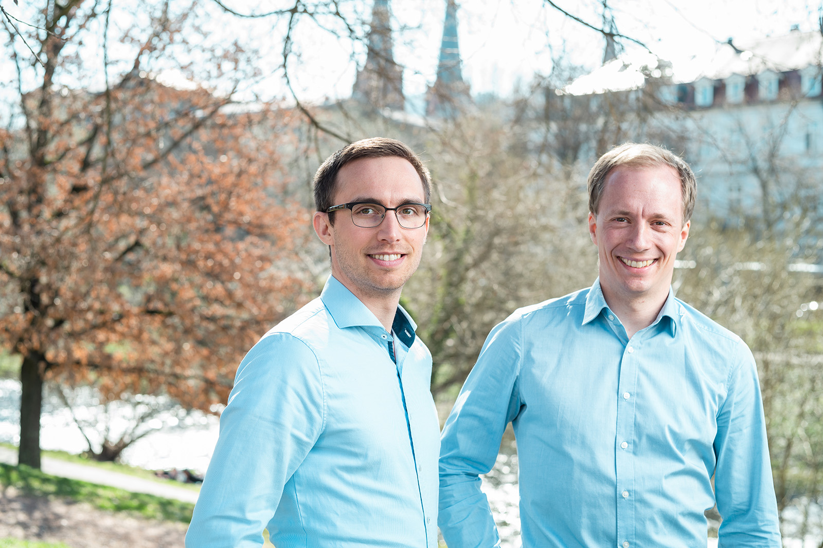 Max Gulde (right) and Marius Bierdel developed the satellite-based system that can detect drought stress and water shortage in plants.