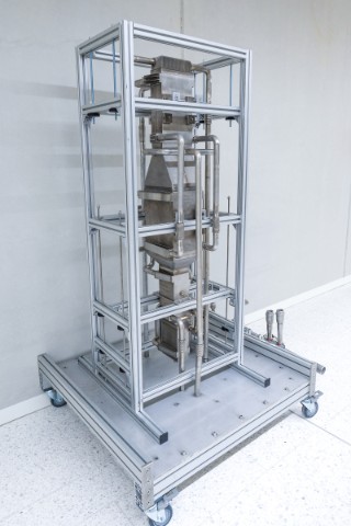 Hoffnungsträger Ammoniak Pilotanlage des Fraunhofer IMM für das Ammoniakcracken mit einer Kapazität von 20 kg/h Ammoniak