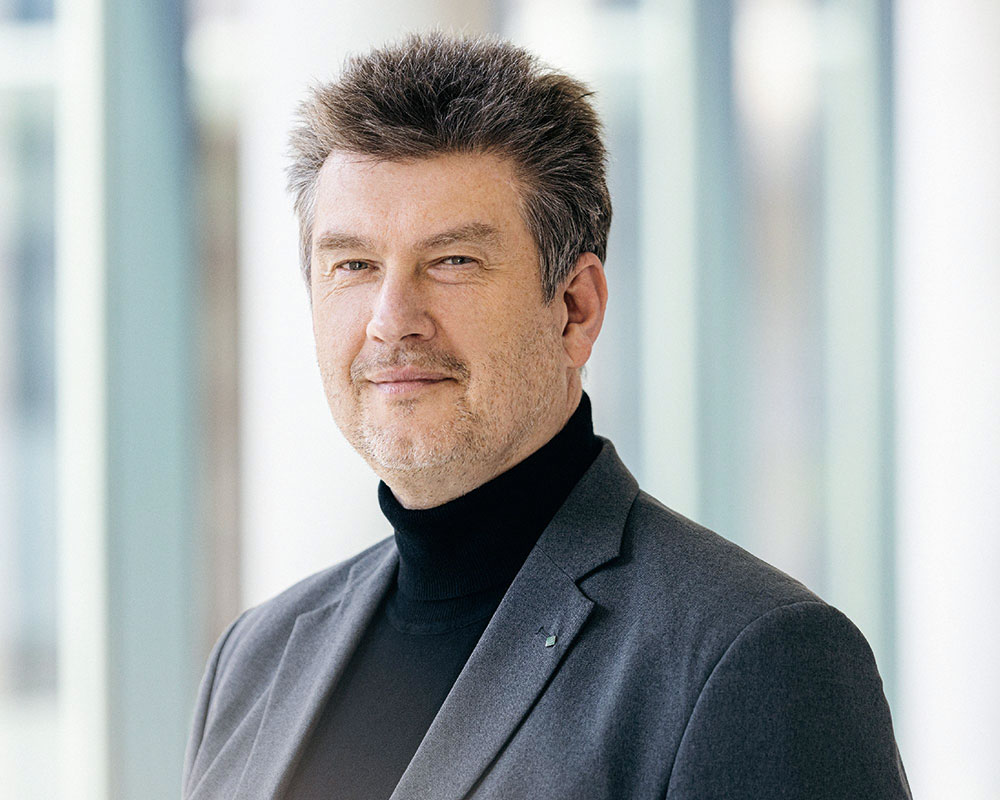 Mit KI manipuliertes Foto vom Mount Rushmore, bei dem der Kopf von George Washington die Gesichtszüge des Fraunhofer-Wissenschaftlers Prof. Martin Steinebach zeigen.
