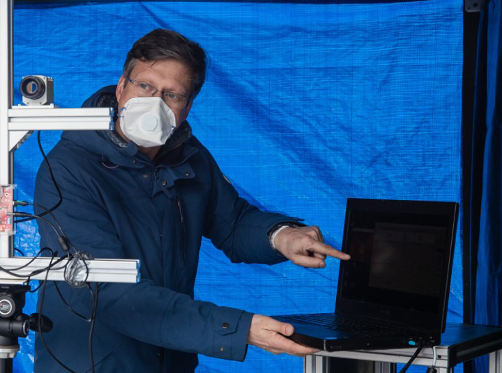 Dr. Urs Schneider ist Leiter des Bereichs »Medizin- und Bioproduktionstechnik«. Er ist stellvertretender Leiter des Geschäftsfelds »Medizin- und Biotechnik« und Leiter der Abteilung »Biomechatronische Systeme« am Fraunhofer-Institut für Produktionstechnik und Automatisierung IPA.