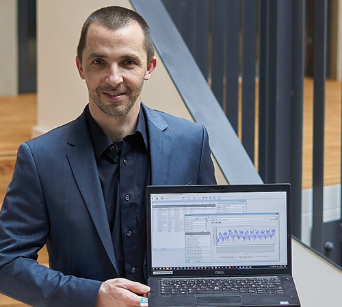 Sven Möller Sven Möller, Wissenschaftlicher Mitarbeiter am Fraunhofer-Institut für Optronik, Systemtechnik und Bildauswertung IOSB, Institutsteil für angewandte Systemtechnik in Ilmenau.