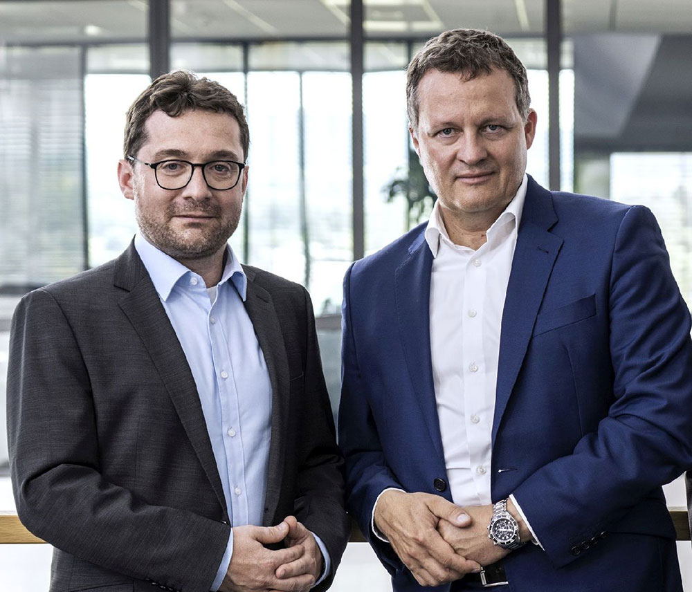 Thomas Speidel, Geschäftsführer von ADS-Tec Energy und Stefan Reichert, Gruppenleiter am Fraunhofer ISE in Freiburg.
