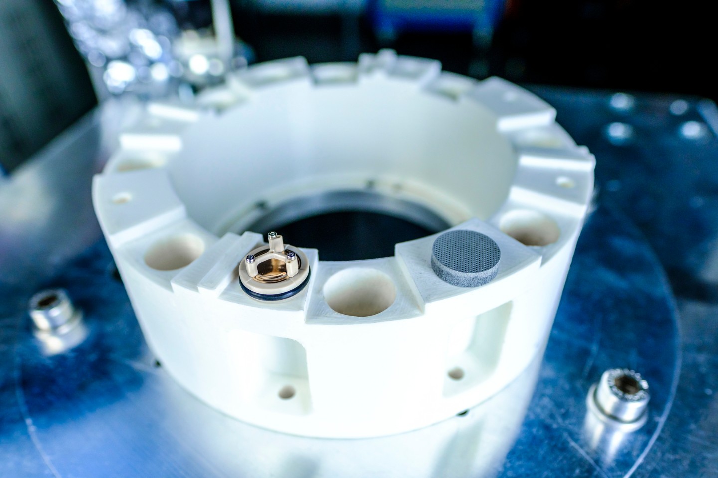 Ein am Fraunhofer IPM aufgebautes magnetokalorisches Kühlsystem erreicht erstmals eine Leistungsdichte von 12,5 Watt