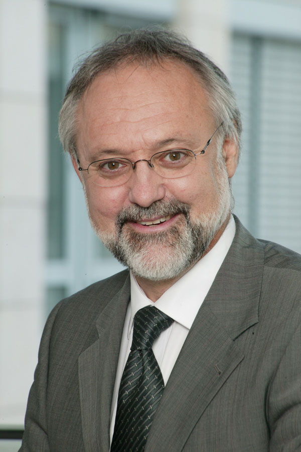Prof. Dr.-Ing. Rudi Knorr, Institutsleiter des Fraunhofer-Instituts für Eingebettete Systeme und Kommunikationstechnik ESK