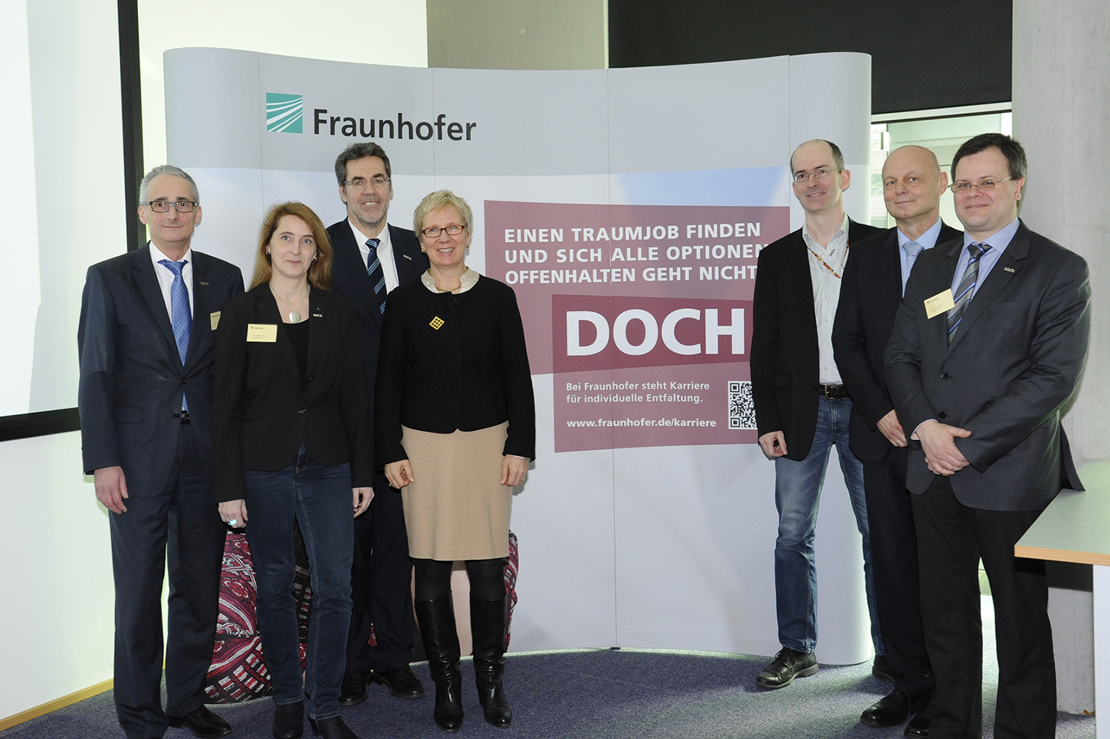 Eröffnet wurde der Wissenschaftscampus mit: Prof. Dr. Bernd Mayer (Institutsleiter Fraunhofer IFAM), Dr. Andrea Schenk (Mitglied der Institutsleitung Fraunhofer MEVIS), Prof. Dr.-Ing. Matthias Busse (Institutsleiter Fraunhofer IFAM), Prof. Dr. Eva Quante-Brandt (Senatorin für Wissenschaft, Gesundheit und Verbraucherschutz, Freie Hansestadt Bremen), Prof. Dr. Horst Karl Hahn (Institutsleiter Fraunhofer MEVIS), Michael Vogel (Personalmarketing Fraunhofer-Gesellschaft), Prof. Dr.-Ing. Jan Wenske (stv. Institutsleiter Fraunhofer IWES).