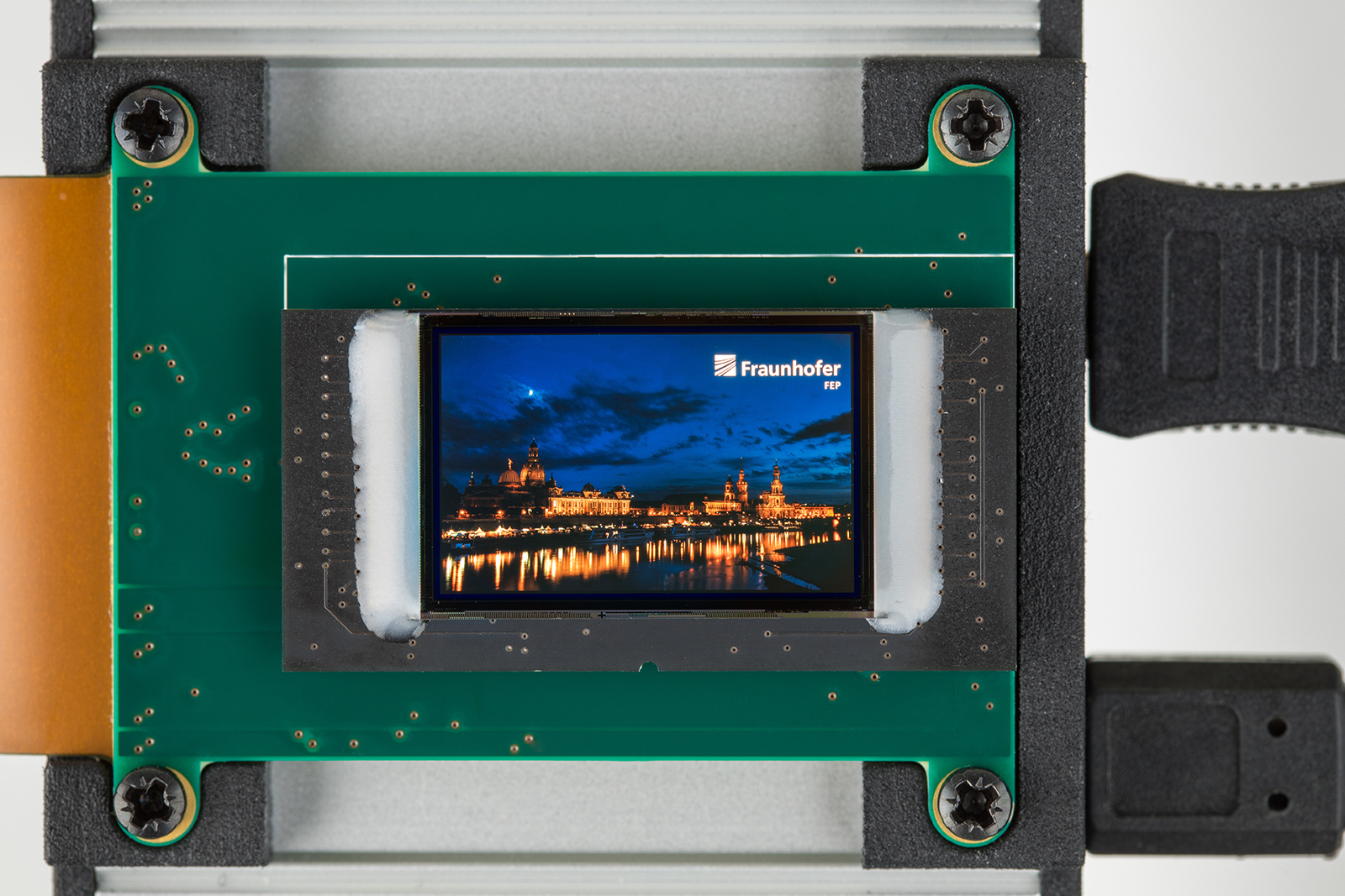 Dank eines ausgeklügelten Systemkonzepts und moderner Designmethodik erzielt das neue OLED-Mikrodisplay eine Auflösung von 1920 x 1200 Pixel. 