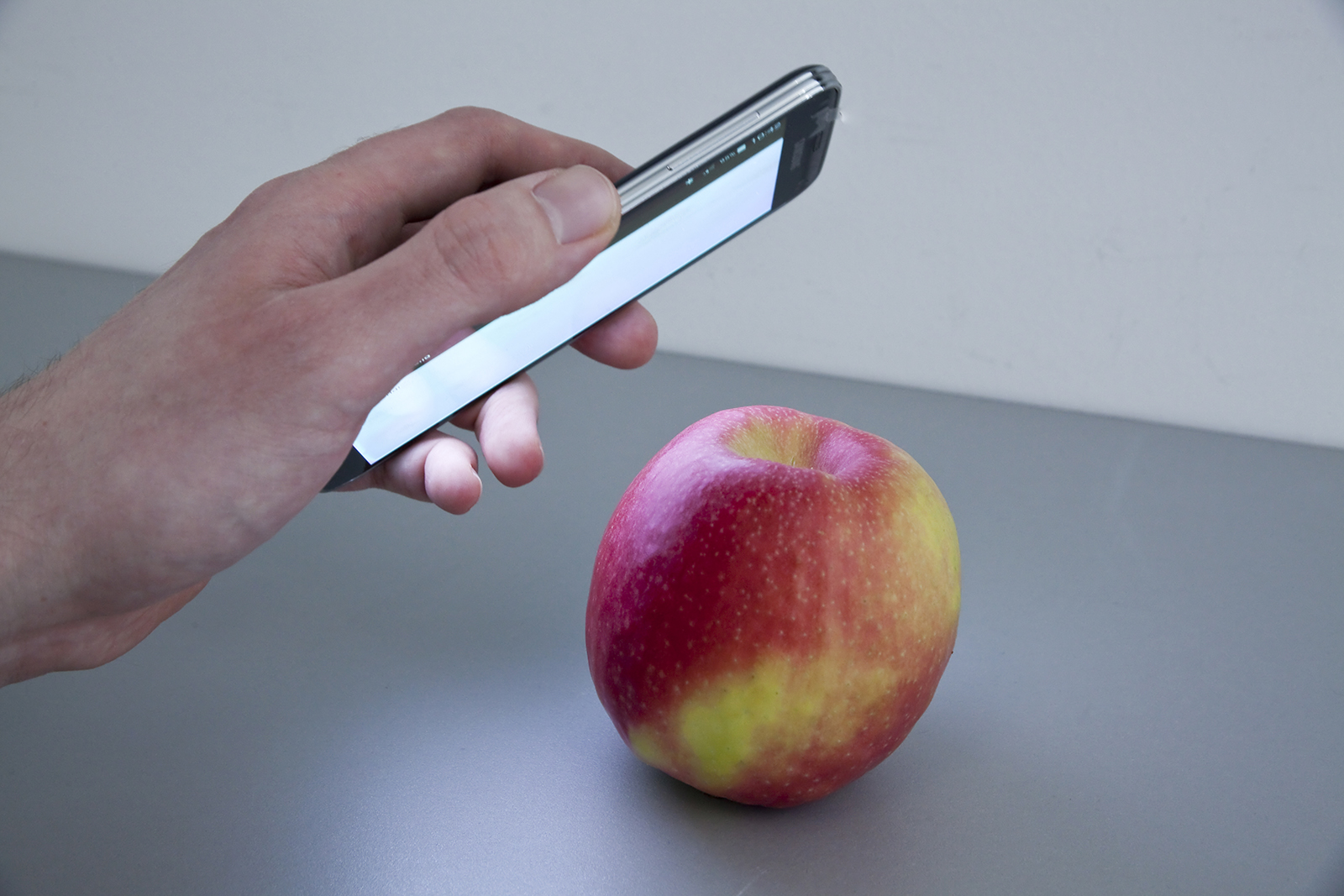 Per Smartphone den Apfel auf Pestizid-Rückstände untersuchen – das ist bald möglich.