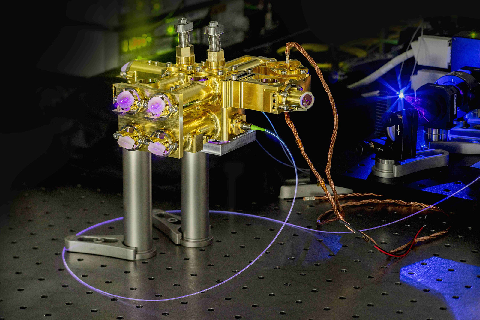 Quantenquelle des Fraunhofer IOF. Entwickelt, um auch nach extremen Belastungen noch voll einsatzfähig zu sein.