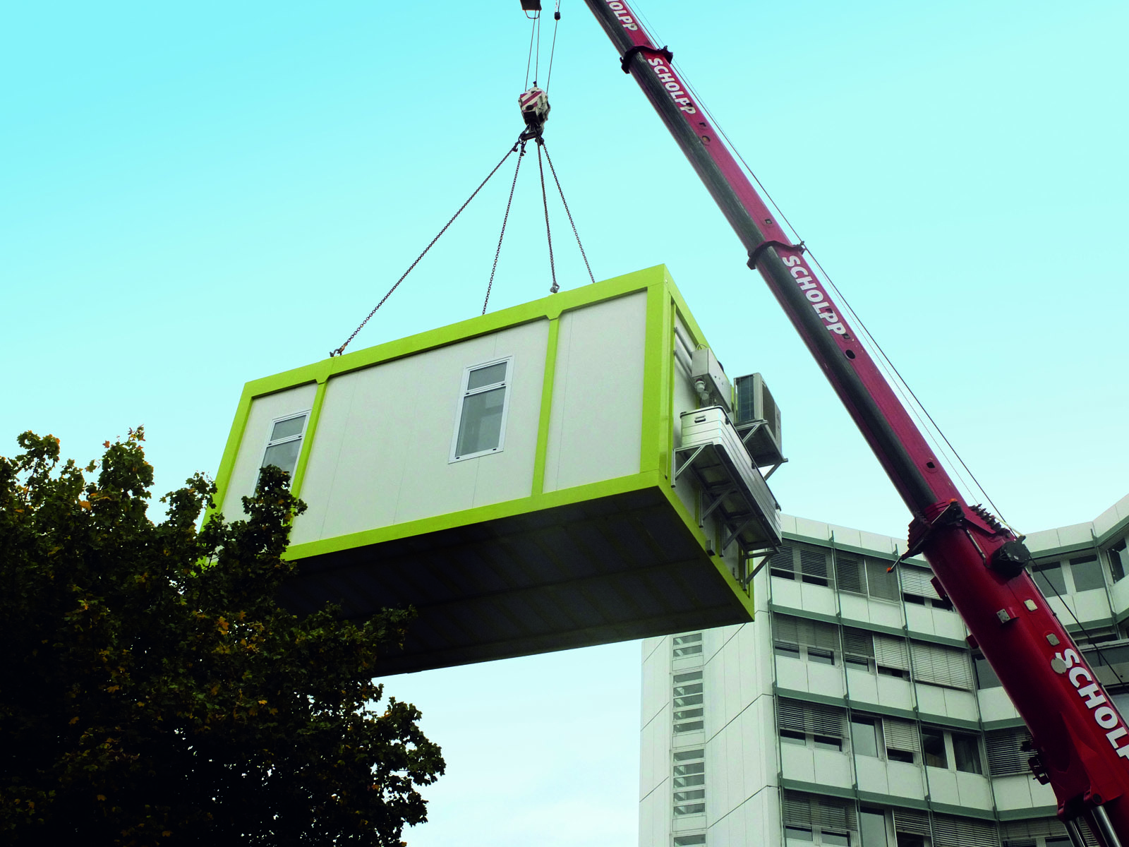 Aufstellung des Containers auf dem Campus.