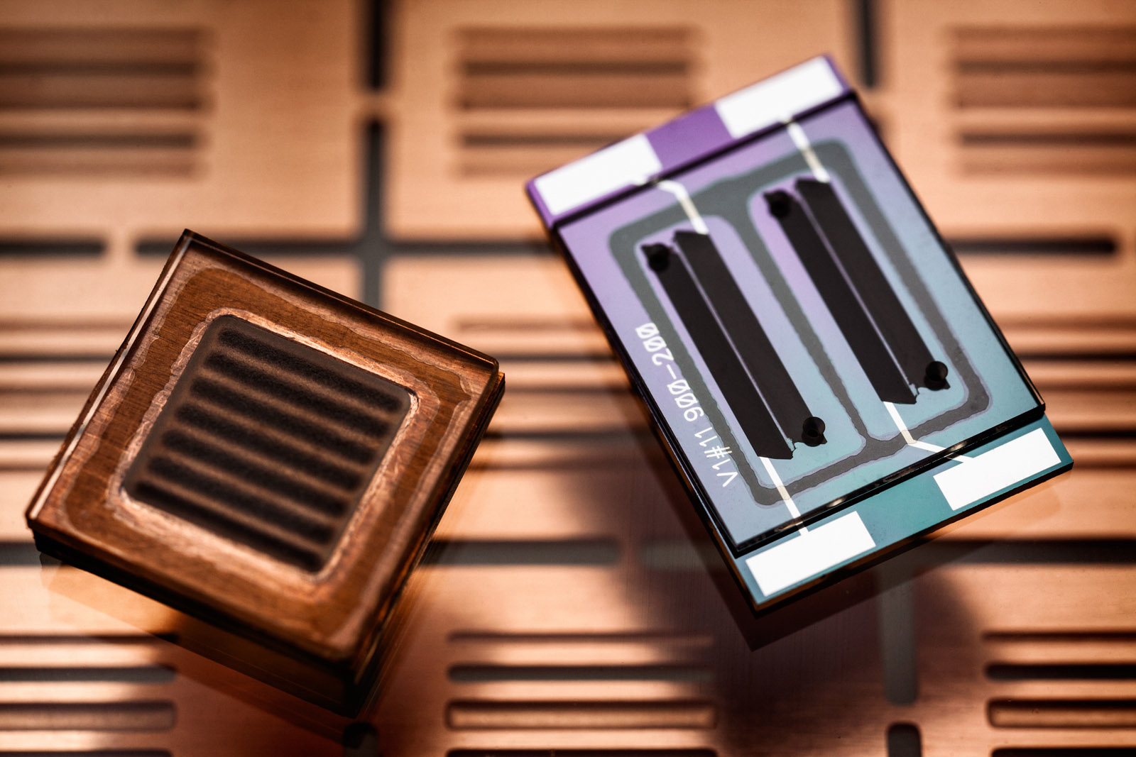 Millimetergroße Lithium-Ionen-Batterie mit interdigitalen Elektroden.