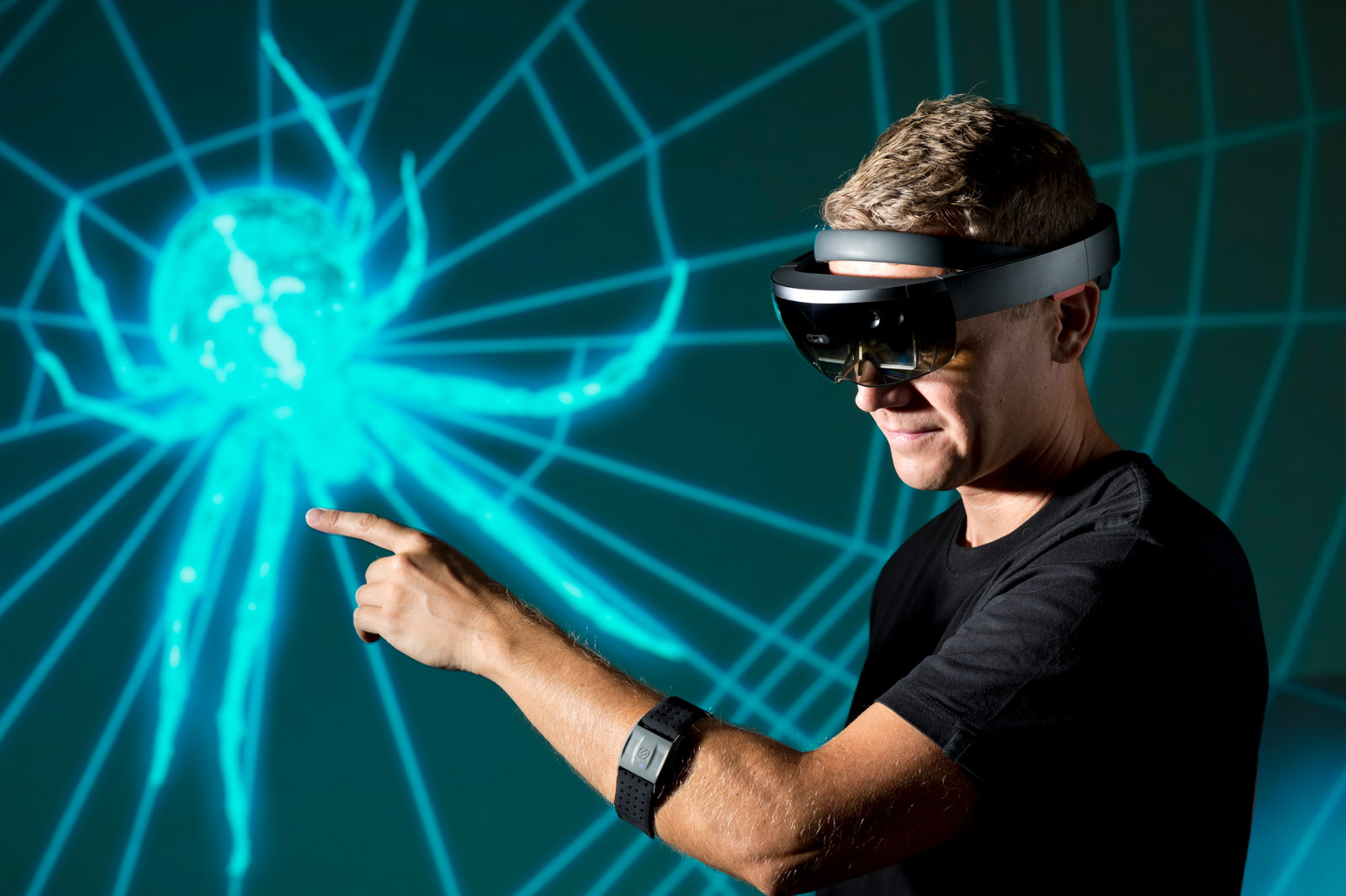 Mithilfe einer digitalen Therapieumgebung, die in einer Datenbrille realisiert ist, wird die Konfrontationstherapie in die virtuelle Realität verlagert.