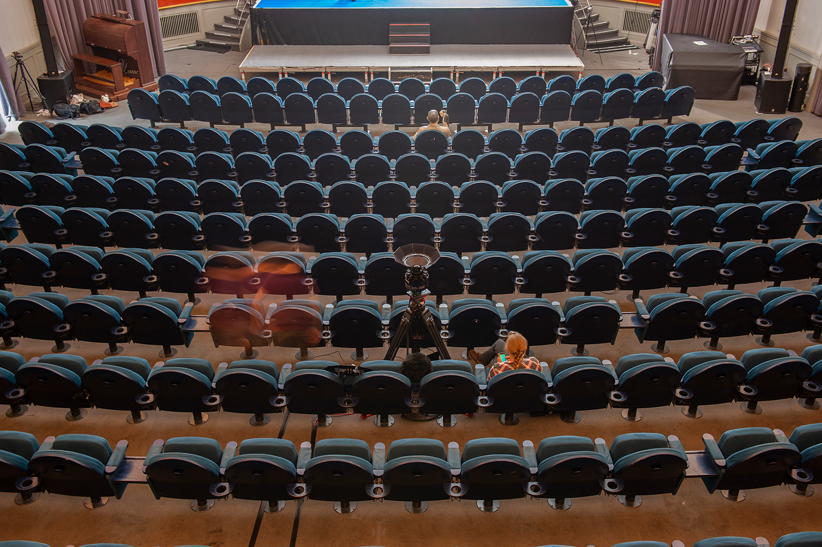 Die am Fraunhofer HHI entwickelte OmniCam ermöglicht die Aufnahme von Videomaterial in einem 360°-Panoramaformat. Mit einer Auflösung von bis zu 10 000 x 2000 Pixel liefert sie Videoaufnahmen, die optimal für immersive Anwendungen verwendet werden können.