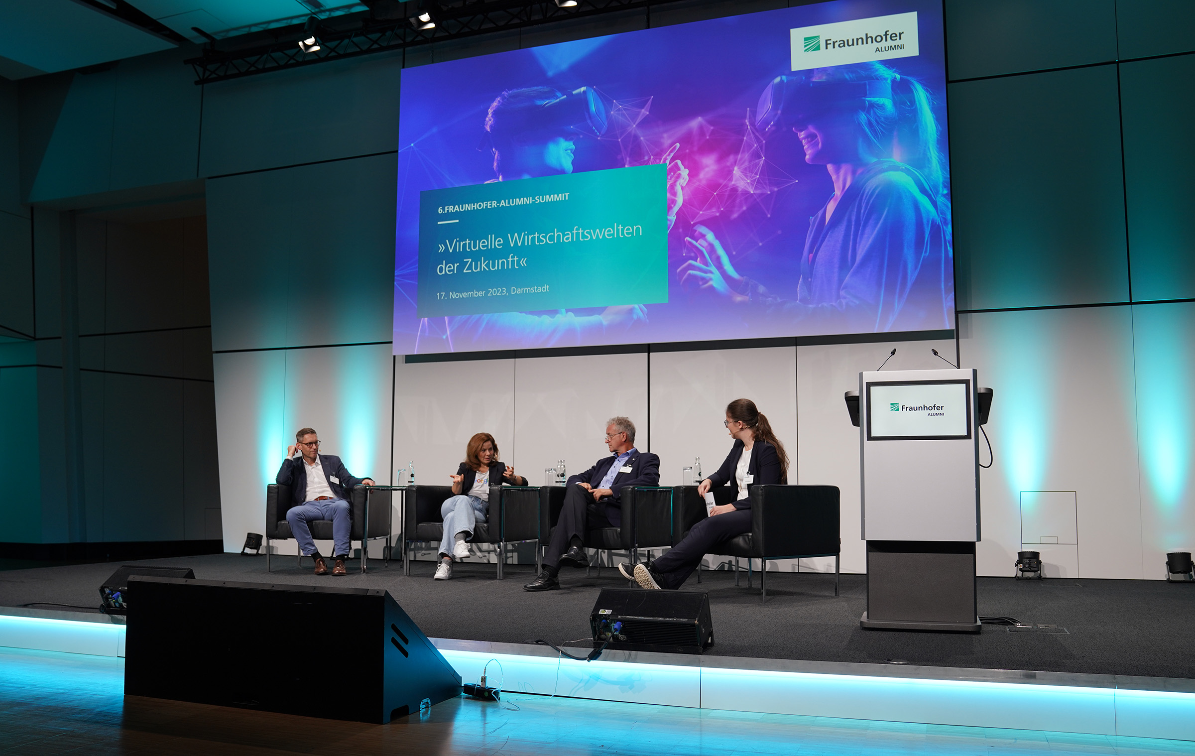 Podiumsdiskussion auf dem 6. Fraunhofer-Alumni-Summit 2023. 