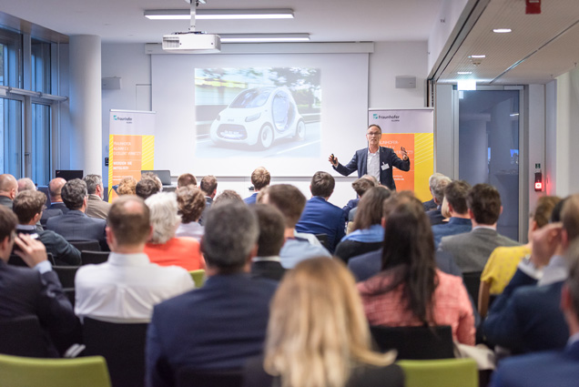 Prof. Andreas Herrmann, Direktor am Institut für Customer Insight, Universität St. Gallen (HSG) macht mit zahlreichen Beispielen deutlich: Eine Maschine kann besser Autofahren als der Mensch.