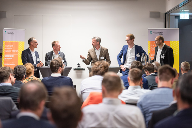 Podiumsdiskussion mit Prof. Herrmann, Marcus Zwick, Moderator Viktor Deleski, Dr. Nils Klingbeil und Dr. Gereon Weiß.