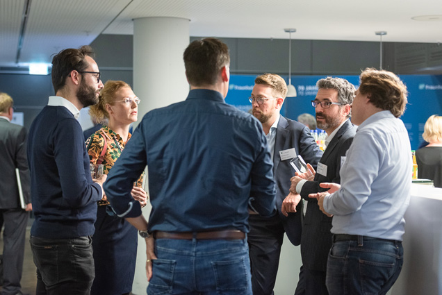 Angeregte Diskussion bei der Vernetzungsrunde im Anschluss an die Vorträge. 