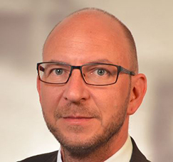 Karsten Erhardt Karsten Erhardt, Leiter Regionales Projektmanagement im Regionalbereich Südwest Deutsche Bahn