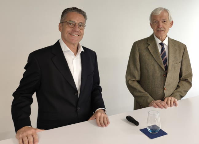 Harald Smolak, Atreus und Prof. Dr.-med. Werner Plötz, Chefarzt Klinikum Barmherzige Brüder, München. 