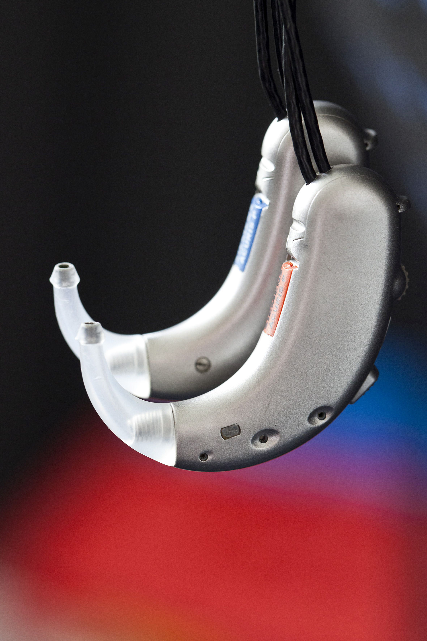Das binaurale Hörgerät ermöglicht erstmals einen räumlichen Höreindruck. 
