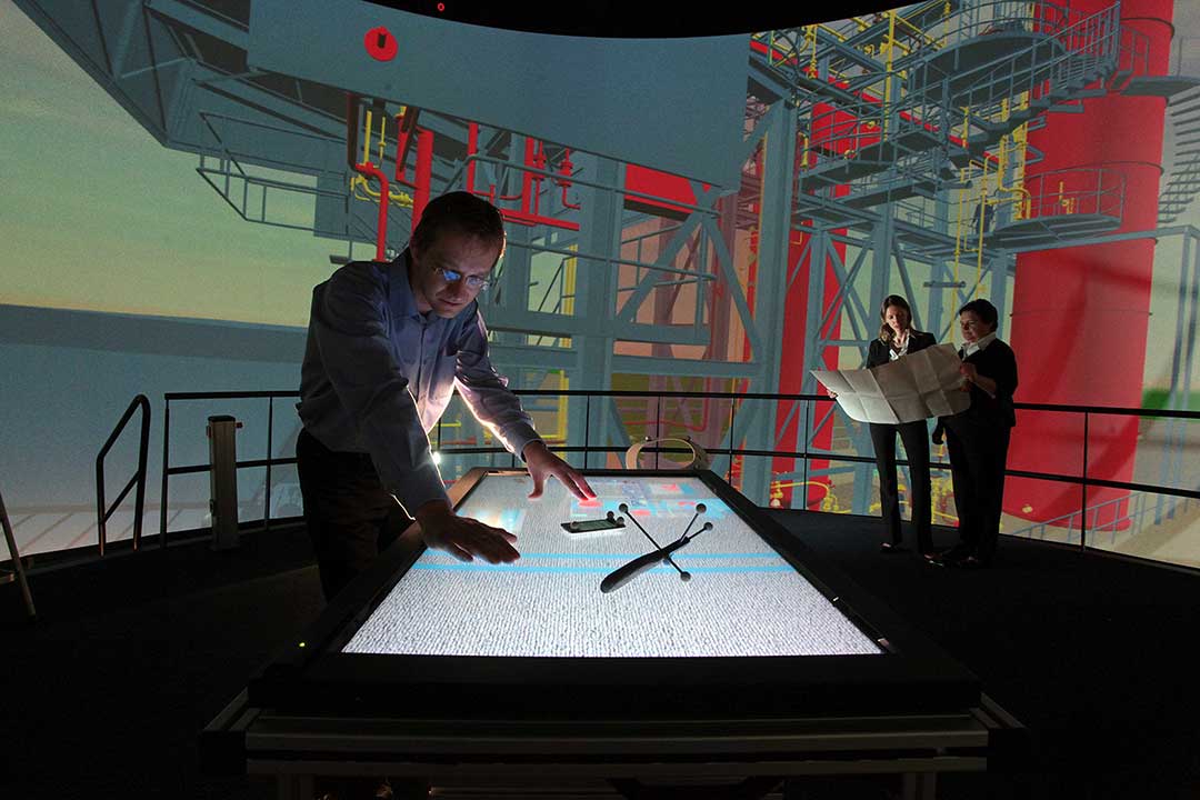 Der »Elbedome« des Fraunhofer IFF erlaubt die virtuell-interaktive Darstellung von Maschinen, Fabriken oder ganzen Städten.