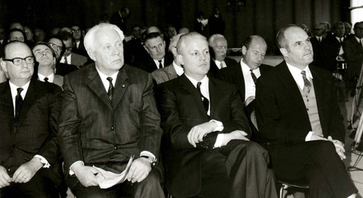 Mitgliederversammlung der Fraunhofer-Gesellschaft 1969 - Bundesminister für wissenschaftliche Forschung Gerhard Stoltenberg (1. Reihe, 2. v.r.)