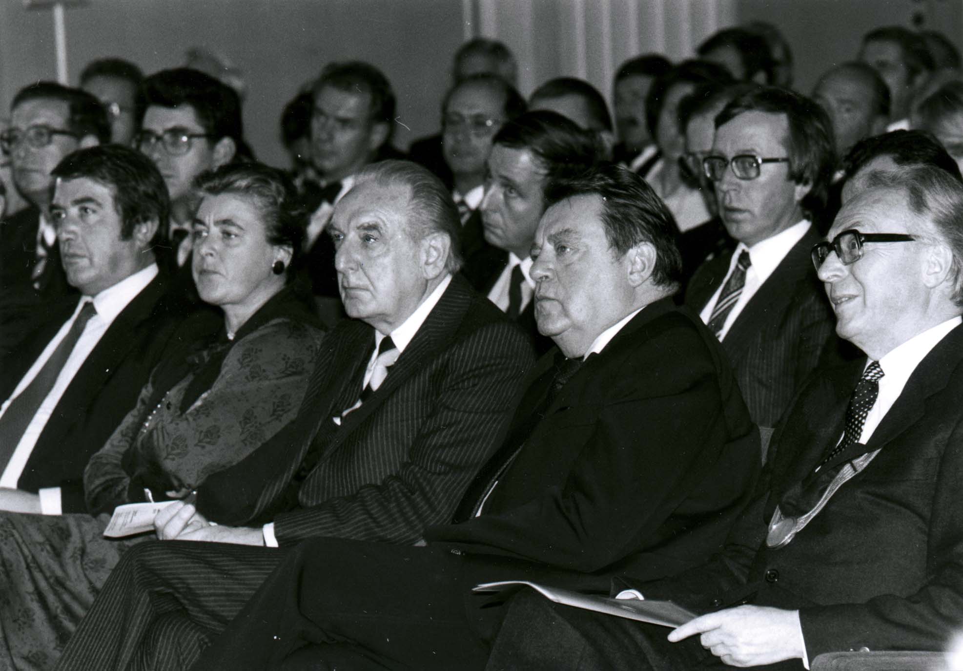 Fraunhofer-Jahrestagung 1979 - Zweiter Bürgermeister München Winfried Zehetmaier, Bayerische Ministerin für Justiz Mathilde Berghofer-Weichner, NN, Ministerpraesident Franz-Josef Strauß, Fraunhofer-Präsident Heinz Keller (v.l.n.r.) 