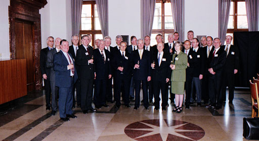 Der Fraunhofer-Senat 1999 im Gründungssaal des Bayerischen Wirtschaftsministeriums in München.