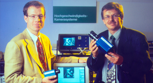 Joseph-von-Fraunhofer-Preis 1996: Christian Backert und Hans Bloß vom Fraunhofer-Institut für Integrierte Schaltungen IIS erhielten den Preis für die Entwicklung eines digitalen Hochgeschwindigkeits-Videosystems