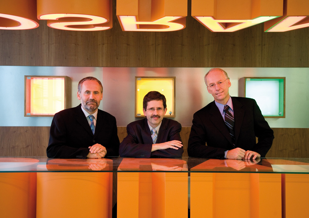 Dr. Andreas Bräuer (Fraunhofer IOF), Dr. Stefan Illek und Dr. Klaus Streubel von OSRAM Opto Semiconductors