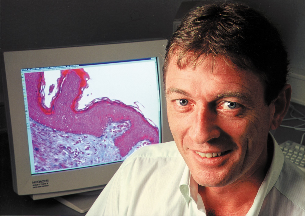 Joseph-von-Fraunhofer-Preis 2000: Dr. Thomas Graeve vom Fraunhofer-Institut Grenzflächen- und Bioverfahrenstechnik IGB erhielt den Preis für seine Forschungsarbeit an dreidimensionale Zellstrukturen als Testsystem und Transplantat.