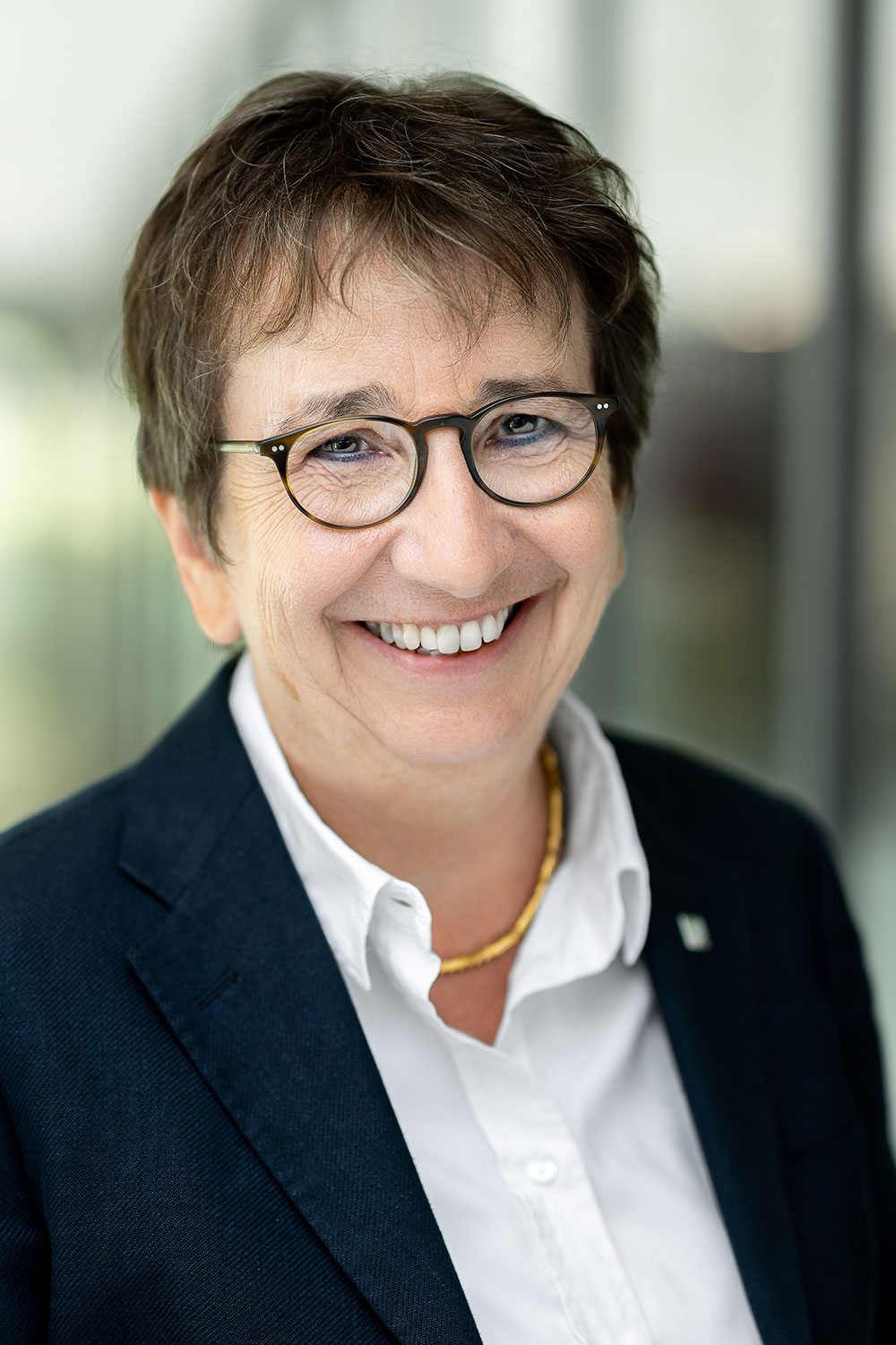 Elisabeth Ewen, Vorständin der Fraunhofer-Gesellschaft e. V. –  Personal, Unternehmenskultur und Recht 