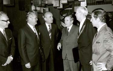 Fraunhofer Annual Meeting 1974: The designated Fraunhofer President Heinz Keller, the Bavarian Minister of Justice Philipp Held, Federal Research Minister Hans Matthöfer, Golo Mann, outgoing President Otto Mohr and Horst Trabandt, the ministerial official of the Federal Ministry of Research responsible for the Fraunhofer-Gesellschaft. (f.l.t.r.)