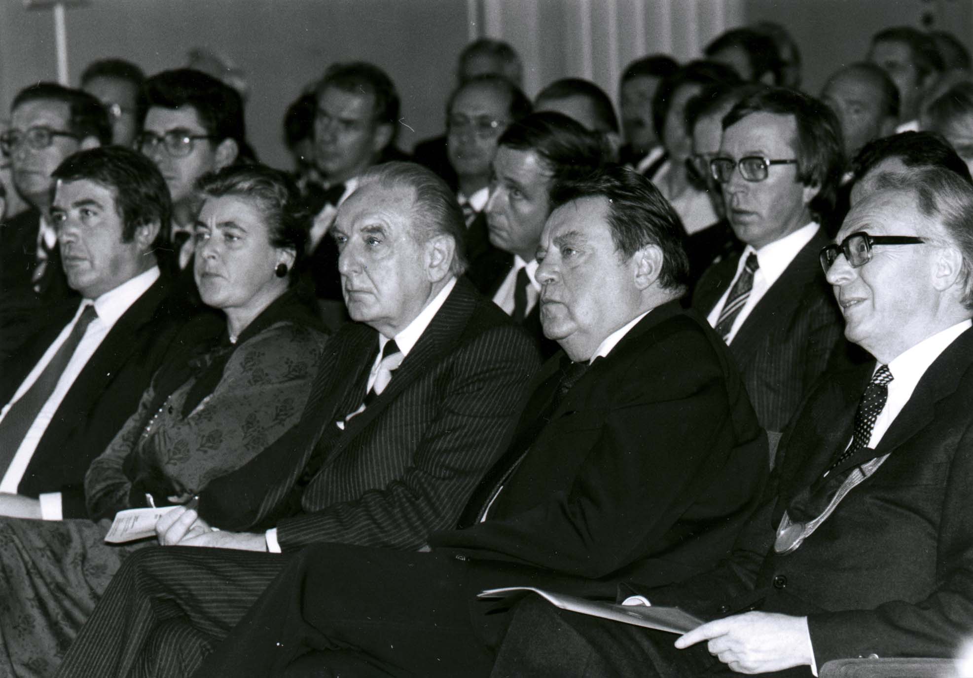 Fraunhofer Annual Meeting 1979 - Second Mayor Munich Winfried Zehetmaier, Bavarian Minister of Justice Mathilde Berghofer-Weichner, NN, Prime Minister Franz-Josef Strauß, Fraunhofer-President Heinz Keller (from left to right)