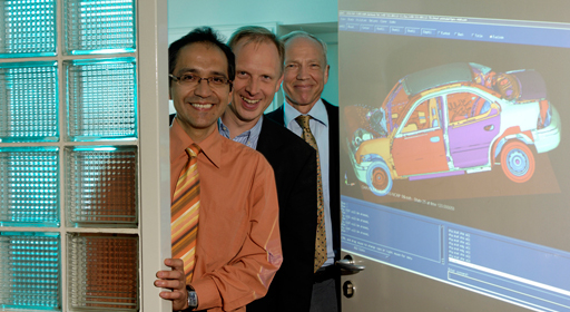 Joseph von Fraunhofer Prize 2007: Rodrigo Iza-Teran, Clemens-August Thole, Prof. Dr. Rudolph Lorentz from the Fraunhofer Institute for Algorithms and Scientific Computing SCAI. (from left to right)