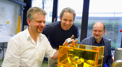 Joseph von Fraunhofer Prize 2006: Dr. Christoph Wild. (left)