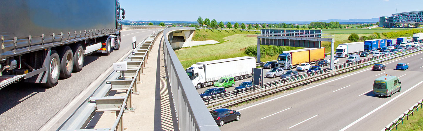 Keyvisual Mobilitätswirtschaft: Stau auf der Autobahn