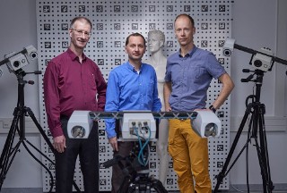Dr. Peter Kühmstedt, Dr.-Ing. Christoph Munkelt und Matthias Heinze (Fraunhofer-Institut für Angewandte Optik und Feinmechanik IOF), Preisträger des Joseph-von-Fraunhofer-Preises 2022.