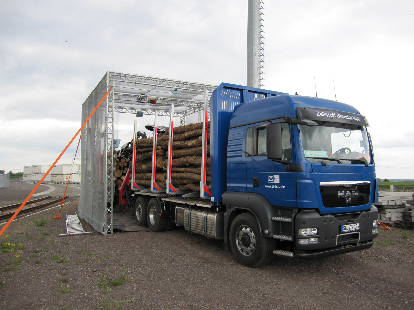 Rundholz mit Antenne