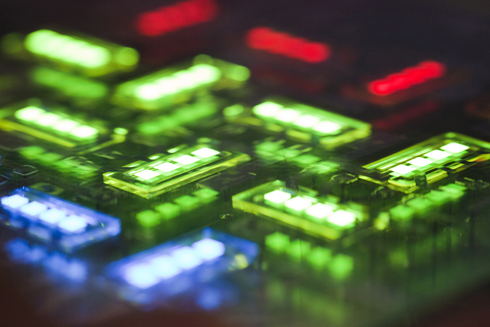 pr12_g_Electronics made of plastic_2 picture: OLEDs with an active surface area