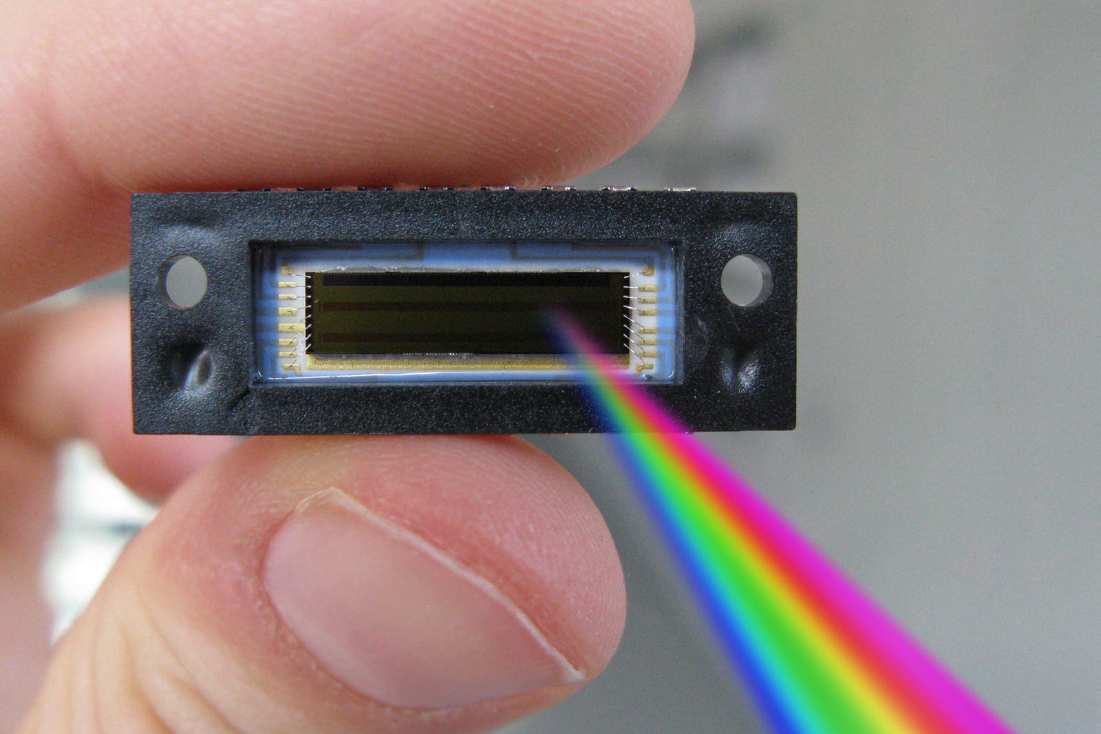 UV-transparente Schicht für Bildsensoren Image: CMOS image sensors covered with a transparent protective coating