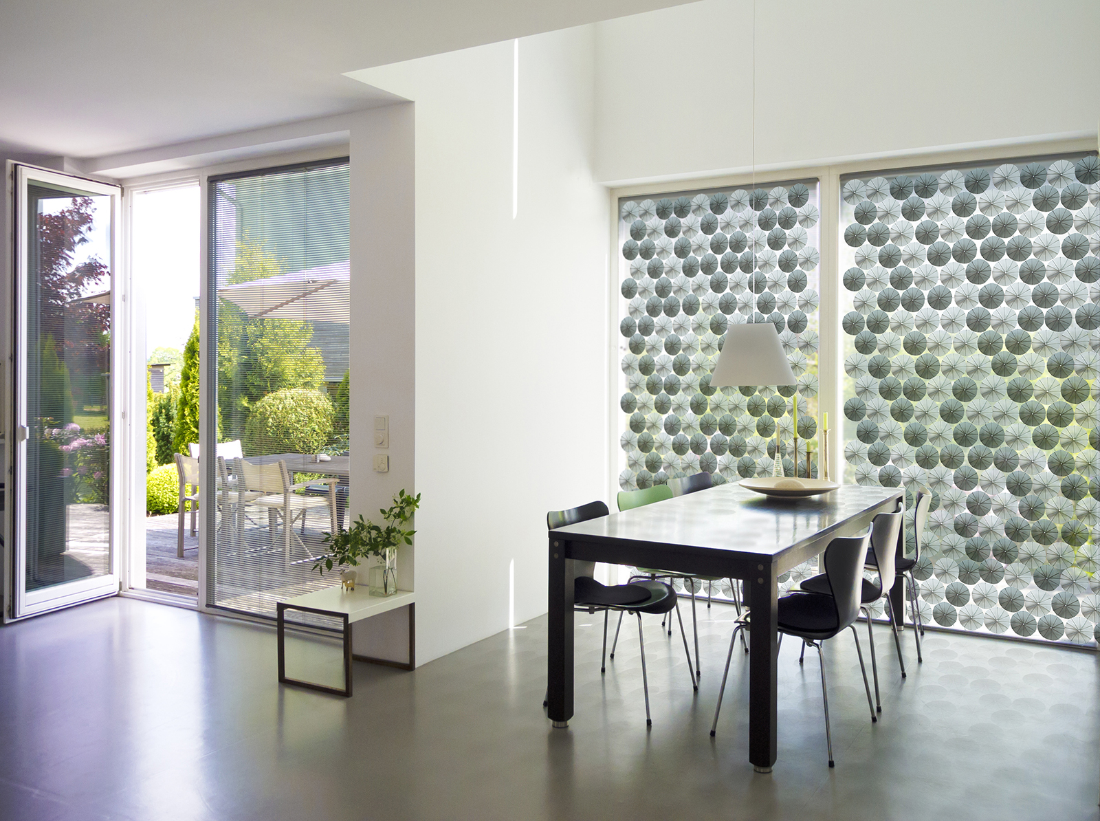 Saving energy with smart façades,Esszimmer und Terrasse