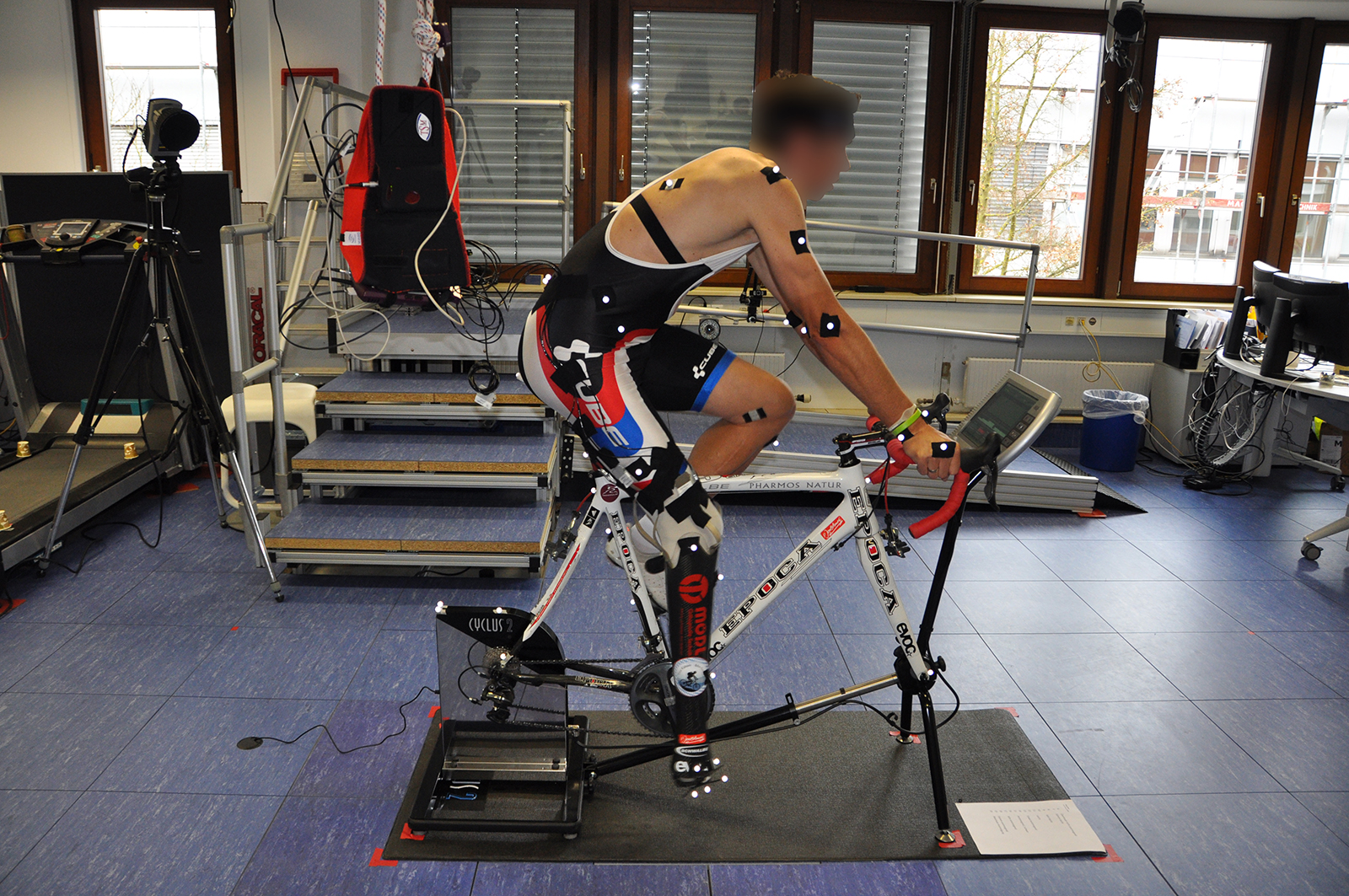 A cycloergometer and a test prosthesis help optimize prosthetics for athletes.