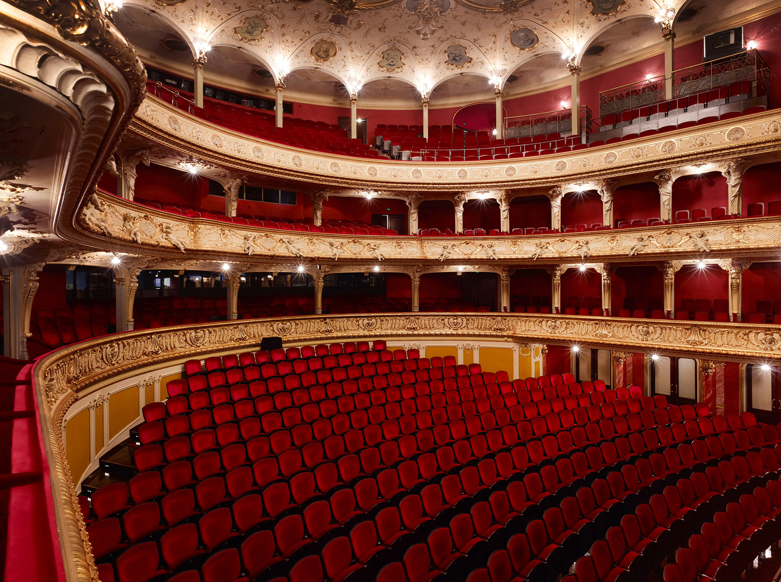 The Zurich Opera dates back to 1891. It was originally conceived as a legitimate theater and has several levels.