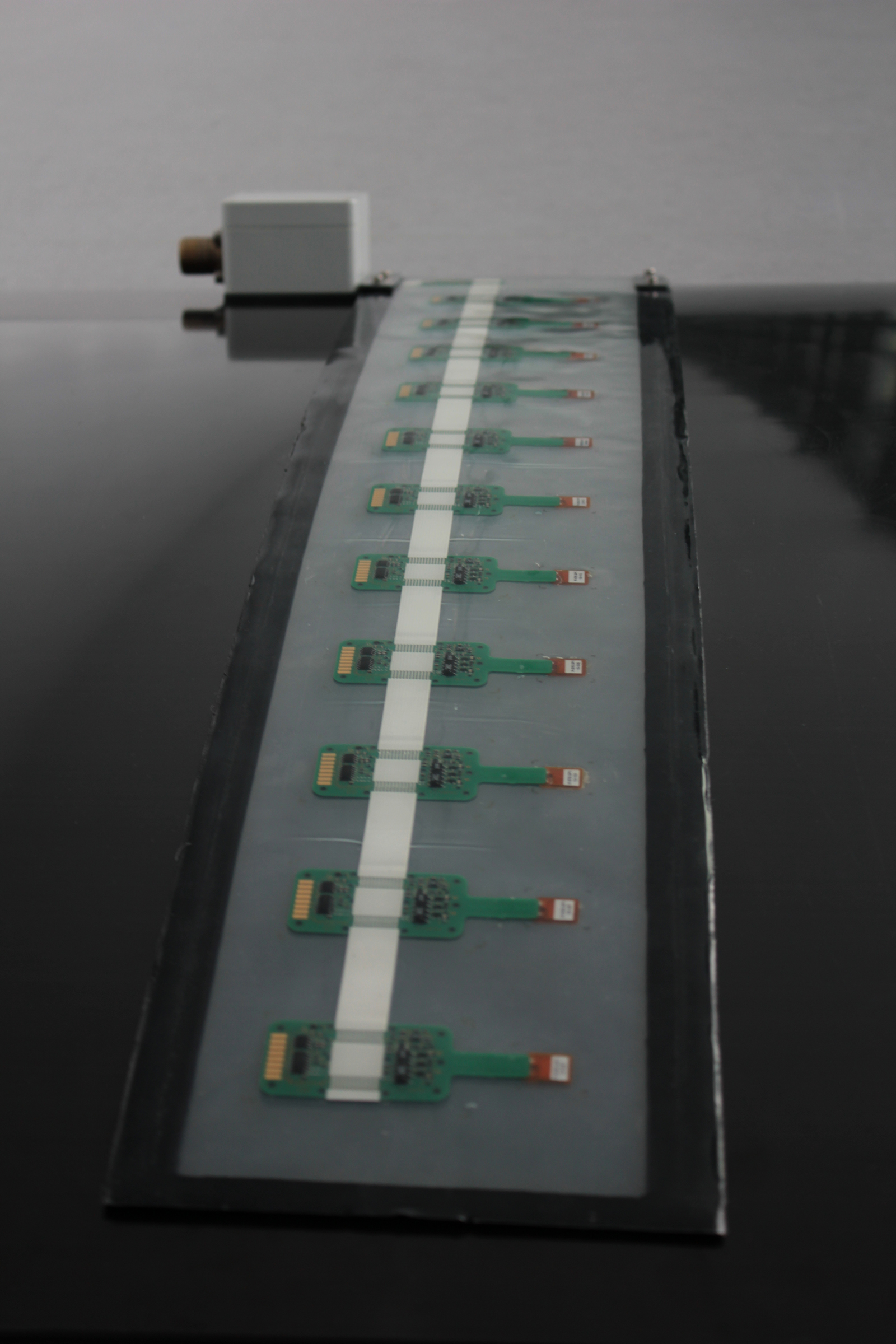 Cracks in offshore wind turbine foundations can be found using the movable sensor ring.