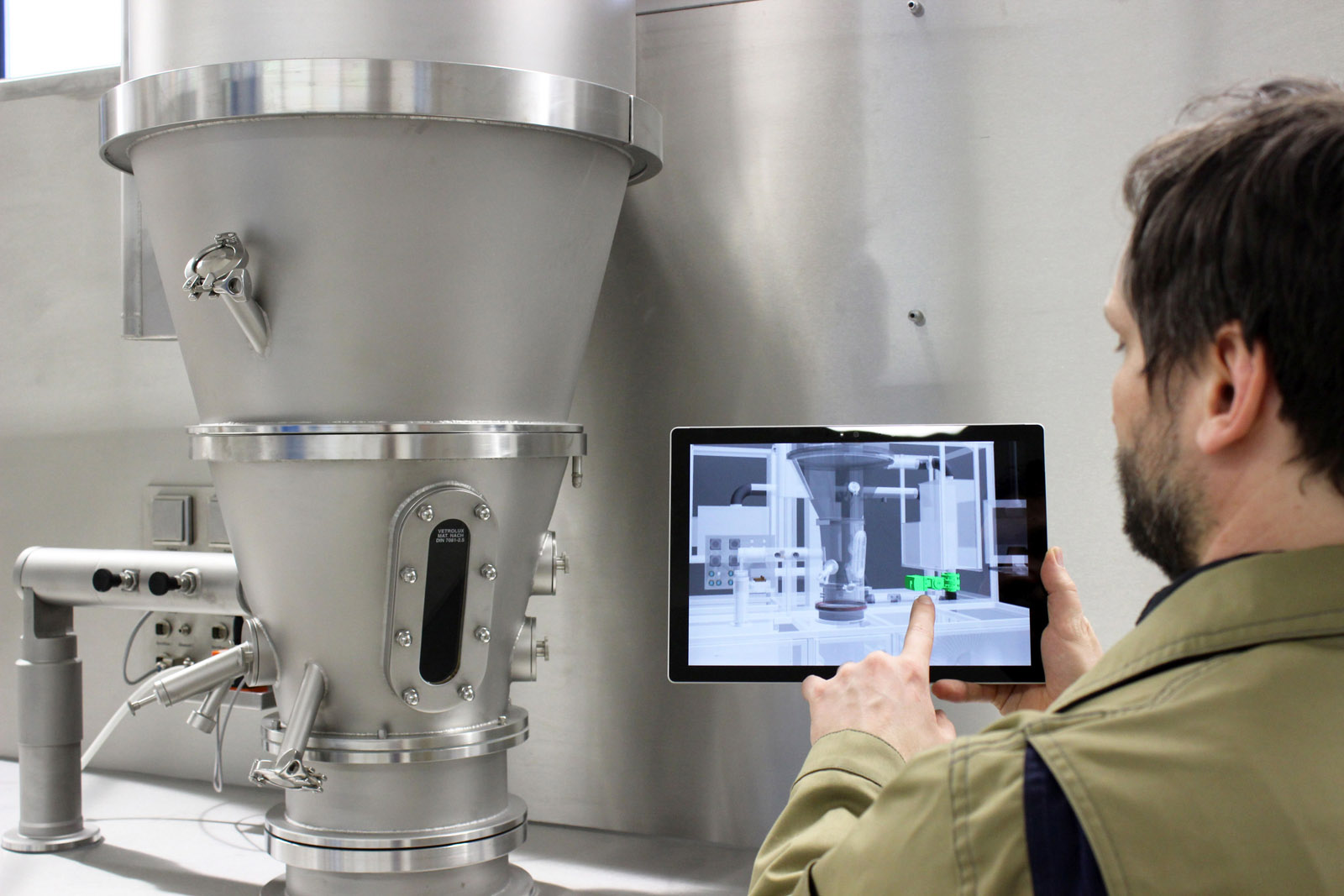 Digital plant monitoring for predictive maintenance. The requisite interconnectivity of plants is based on their digital twin.
